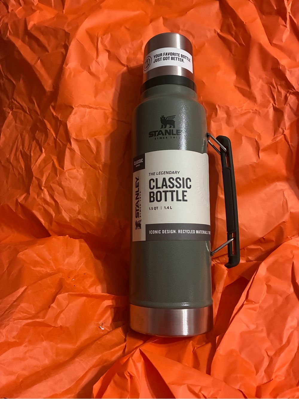 This is a 1.5 QT Hammertone Green Stanley Legendary Classic Bottle.